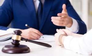 涉外离婚诉讼律师怎么联系？人在国外可以委托律师办理离婚吗