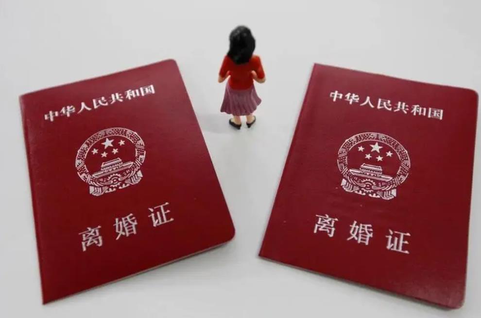 离婚时成年子女的抚养问题，北京离婚怎么请律师
